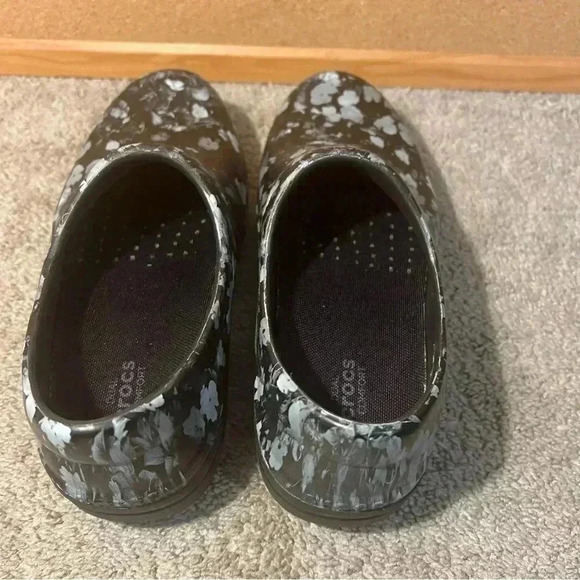 Crocs Women Size 8 Black Floral Neria Pro II Graphic Clog Comfort Footwear - Picture 6 of 9